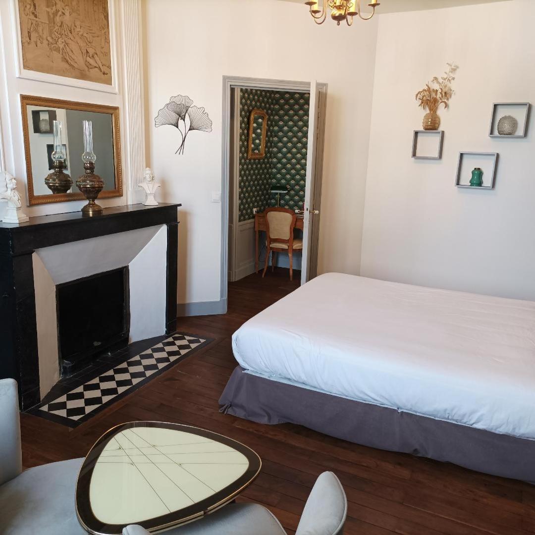 Le Relais Des Roses- Chambres D'Hotes Vatan Экстерьер фото
